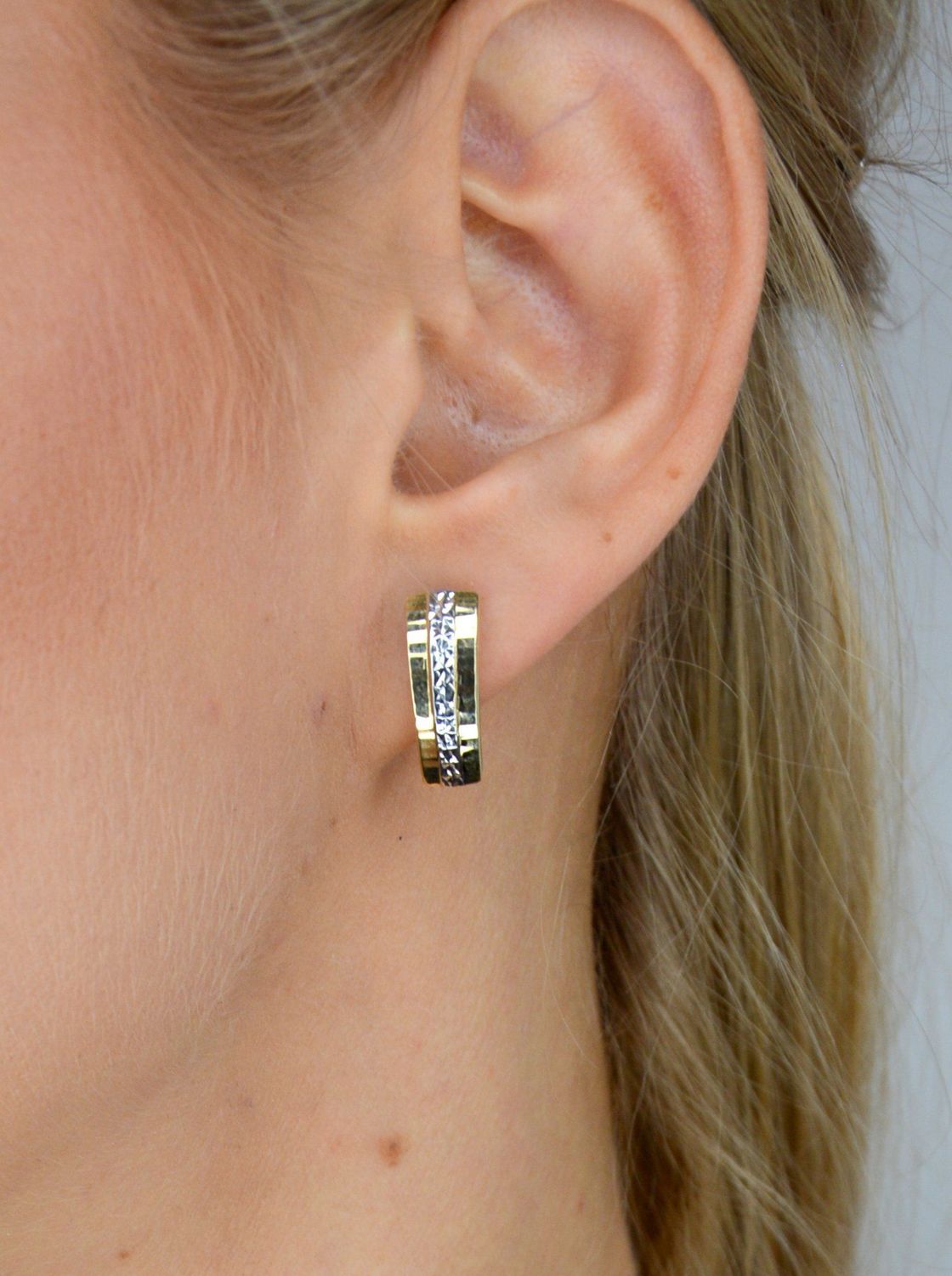 Złote kolczyki 333 'droga z białego złota' KL 6176 333.jpg